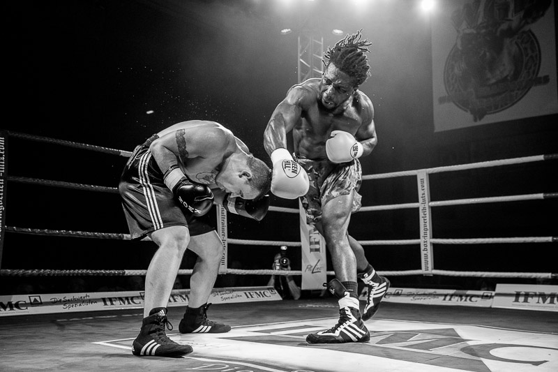 Anthony The Prince Ikeji (r) throws a punch at his opponent Istvan Bobis (l).