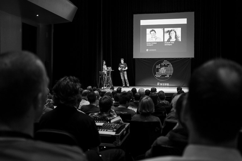  Kirsten Schelper & Elisabeth Hölzl giving their talk about Developing WordPress Themes with Git.