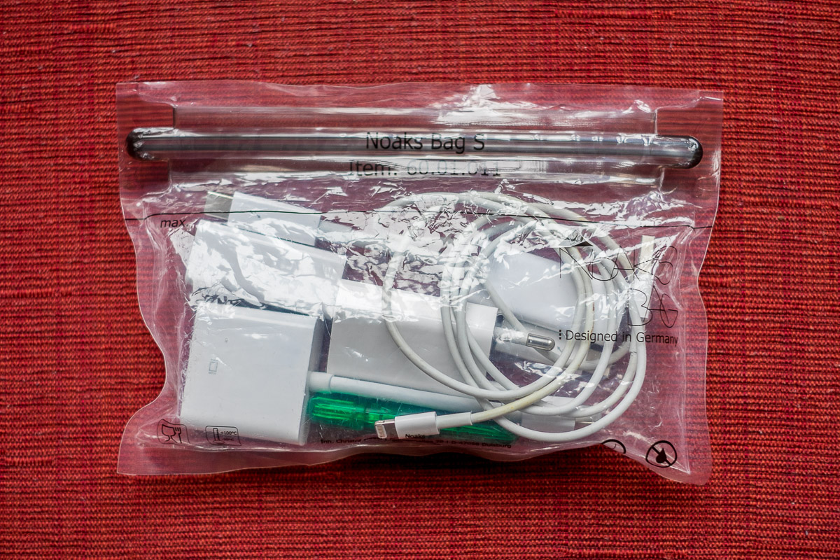 Cables/accessories in a Noaks Bag